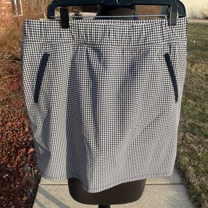Like new T By Talbots size large navy and white Skort
